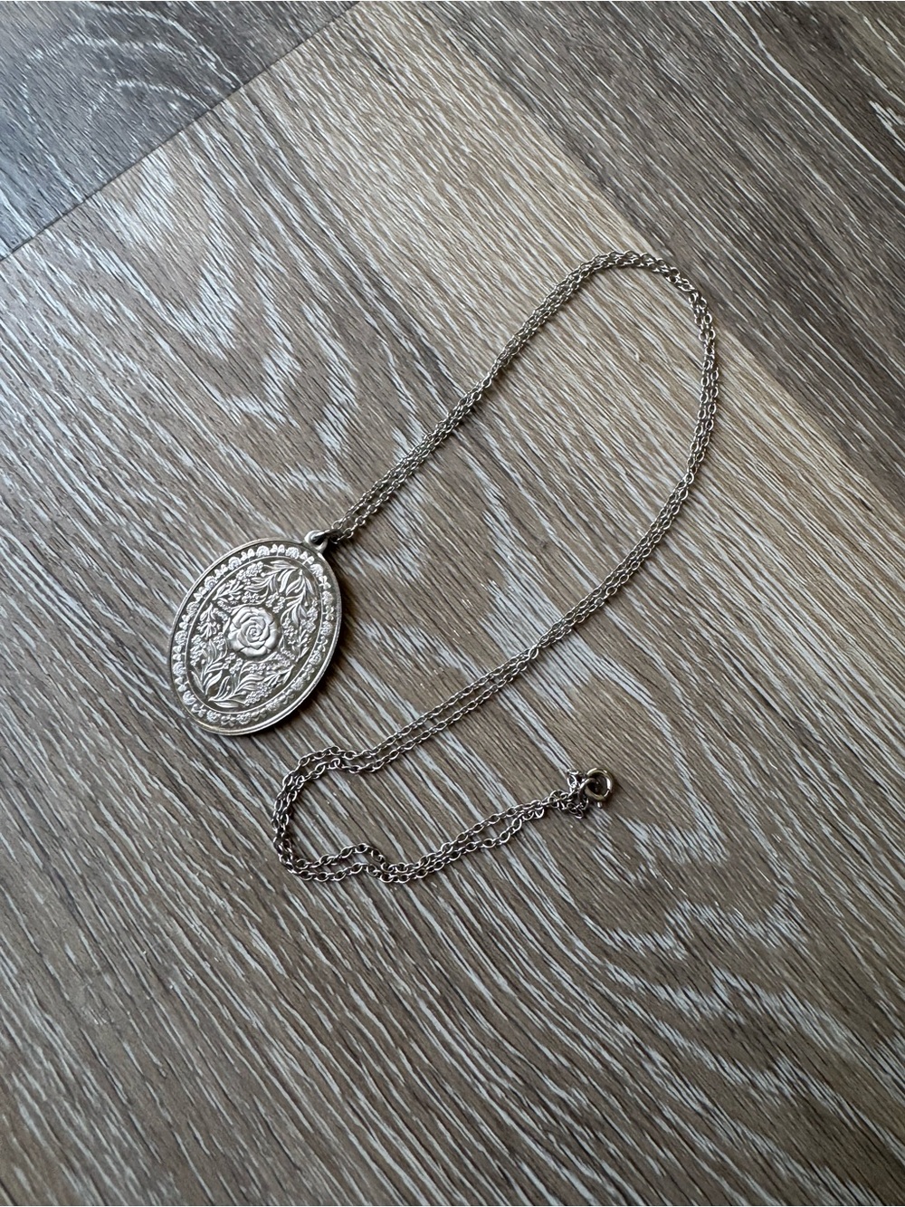 Franklin Mint sterling silver rose embossed pendant necklace